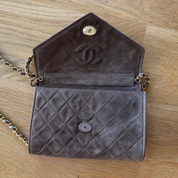 Authentic Chanel Crossbody Beige Suede Handbag, Vintage - Picture 5 of 11